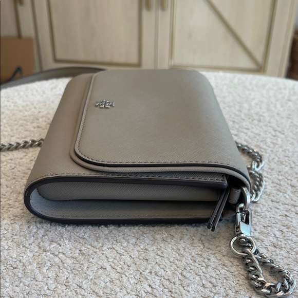 NWT Tory Burch Gray Chalk Emerson Chain Wallet - Picture 6 of 9